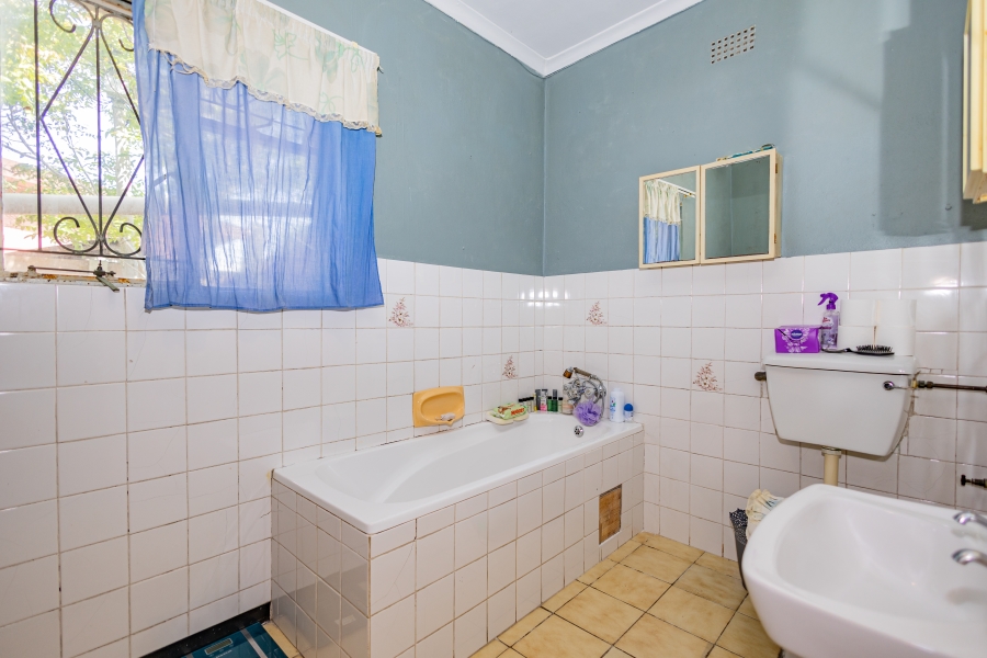 5 Bedroom Property for Sale in Peerless Park Western Cape